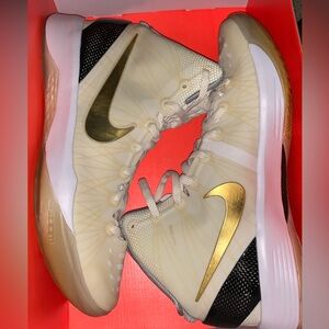 Nike Hyperdunk 2011 Elite Home Mens Basketball - Size 10 - Black and Gold